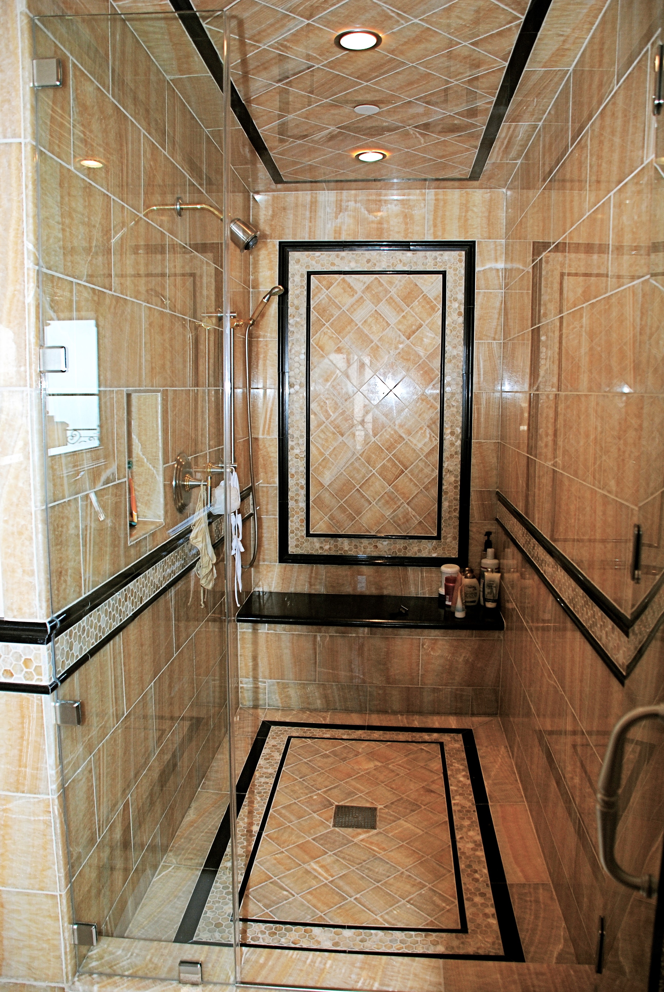 costume shower design,mosaic, shower seat, shower damn