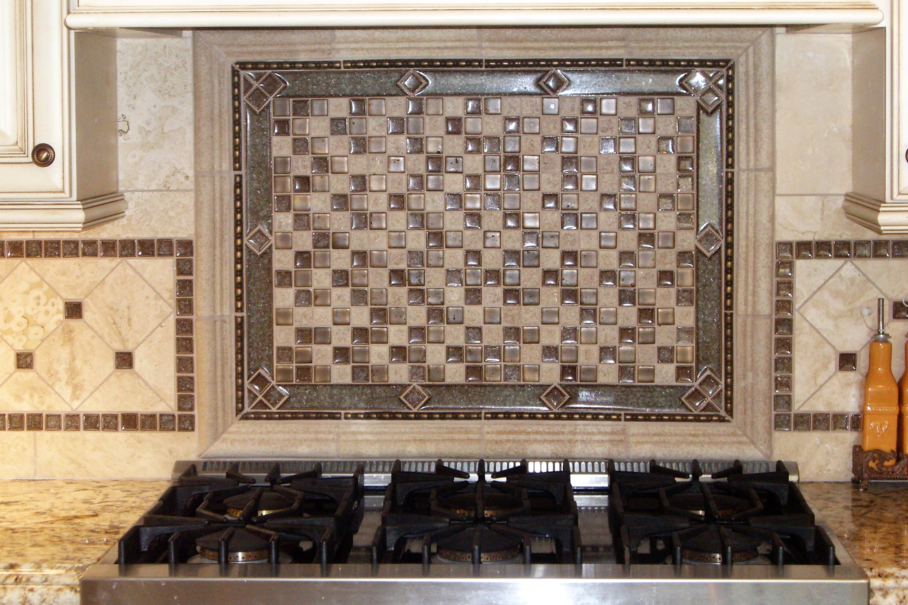 Kitchen, Back splash, and counter tops