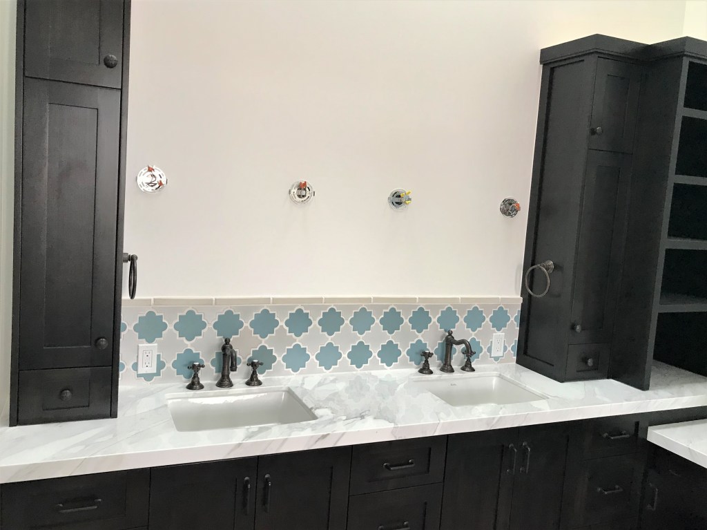 Kitchen, Back splash, and counter tops